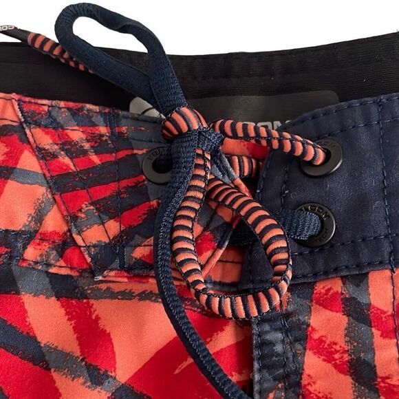 EUC! Volcom Board Shorts Red Black Print - Size 29 - Picture 4 of 6